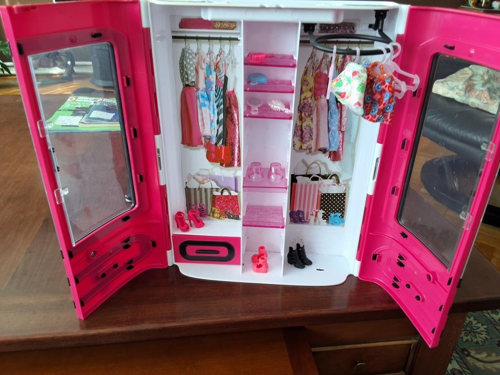 Barbie Fashionistas Superkledingkast - Draagbaar Speelgoed, Ophalen of Verzenden, Gebruikt, Meisje