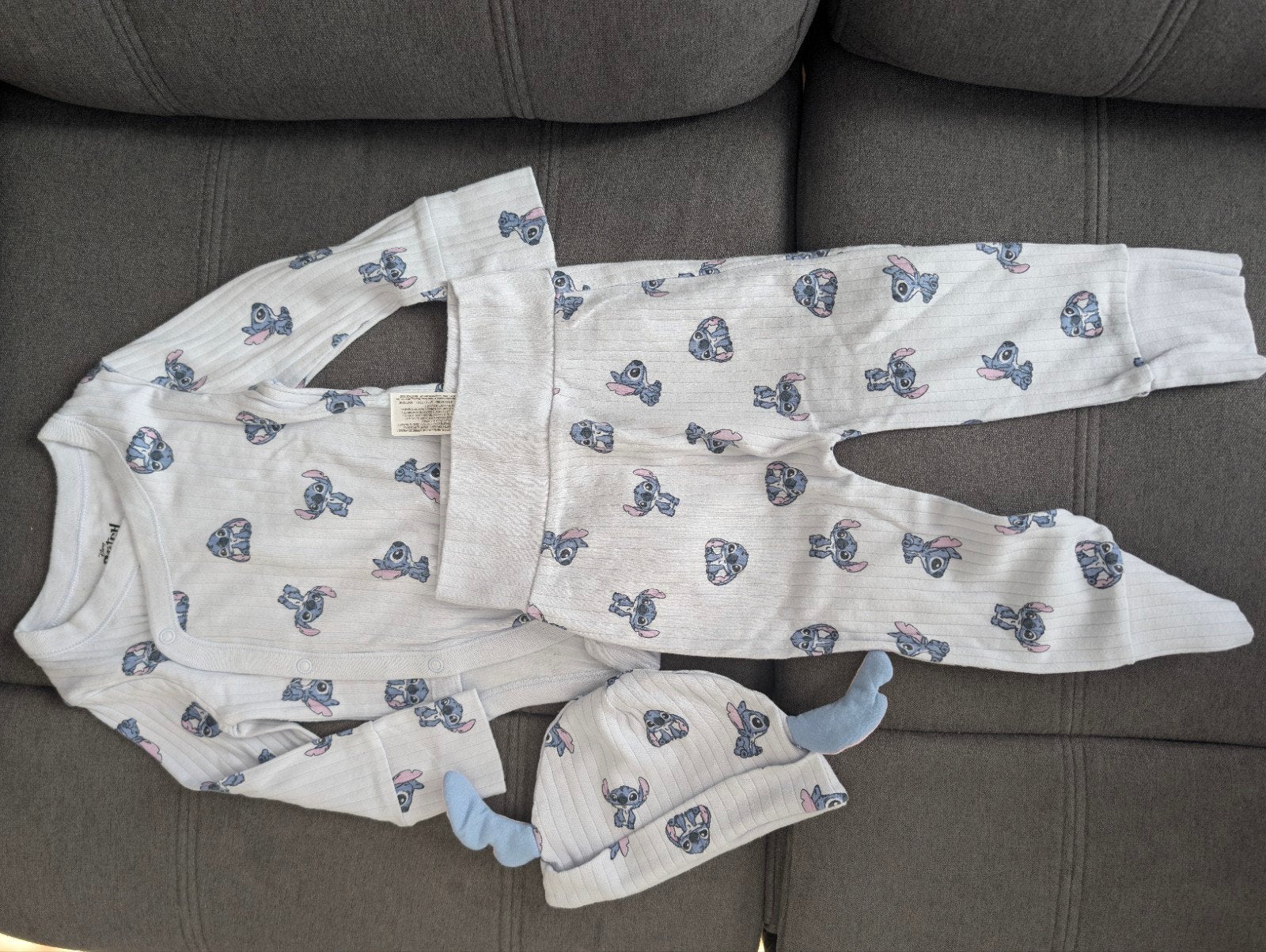 Disney Stitch babysetje: romper, broekje en mutsje, Jongetje of Meisje, Zo goed als nieuw, Setje, Primark Disney
