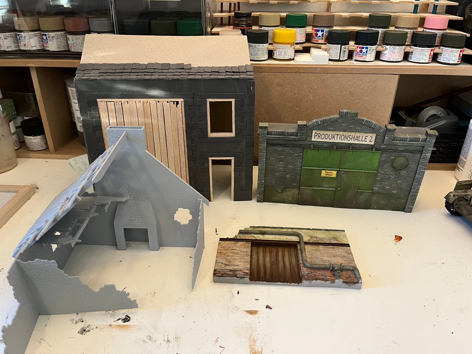 Lot gebouwen 1/35, Ophalen of Verzenden, Zo goed als nieuw, 1:35 tot 1:50