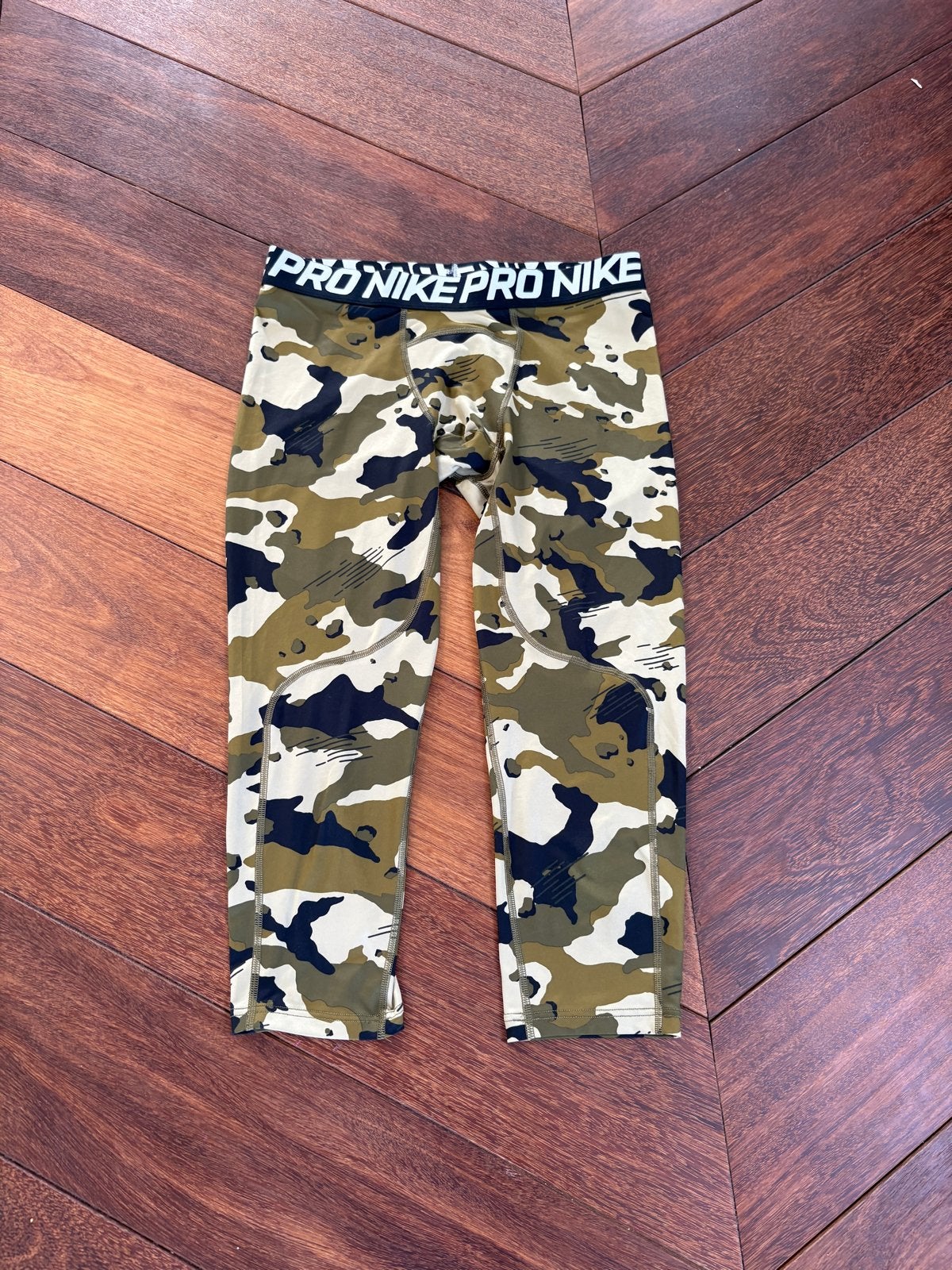 Nike Pro Dri-FIT Camo Legging - Maat L, Ophalen, Maat 52/54 (L), Fitness, Zo goed als nieuw