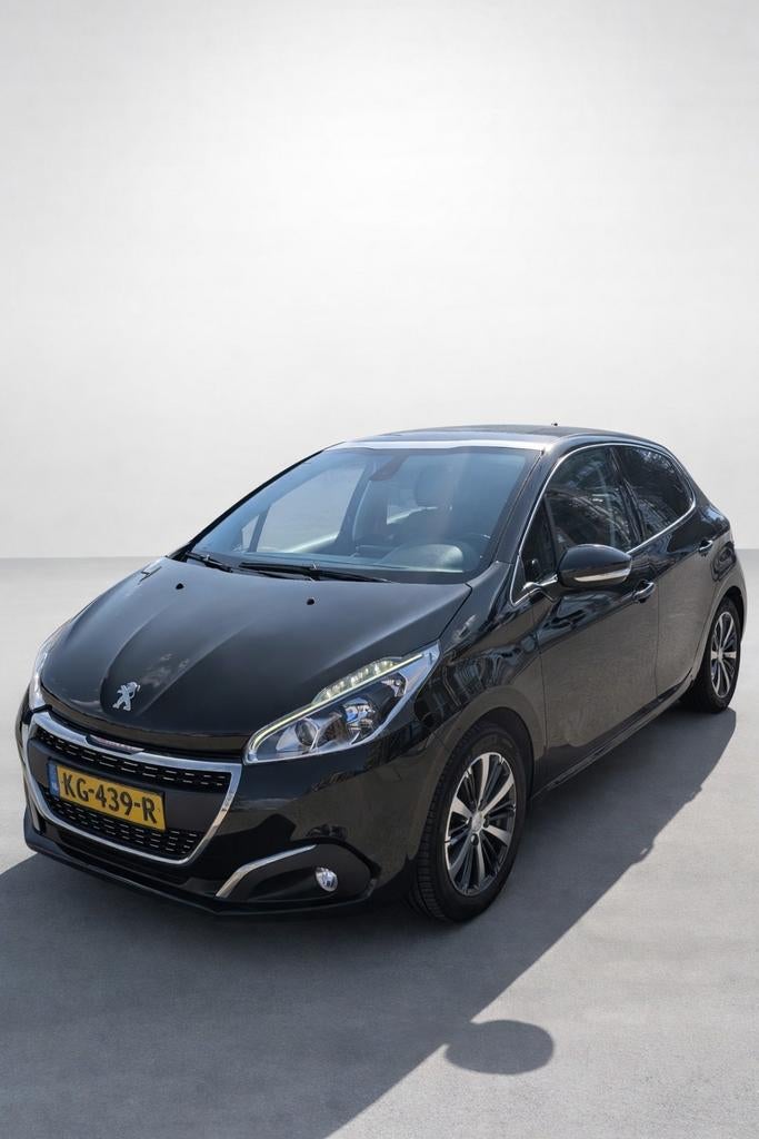 Peugeot 208 1.2 CARPLAY CRUISE 5-D 2016 Roland Garros, Voorwielaandrijving, 40 €/maand, Zwart, Leder en Stof
