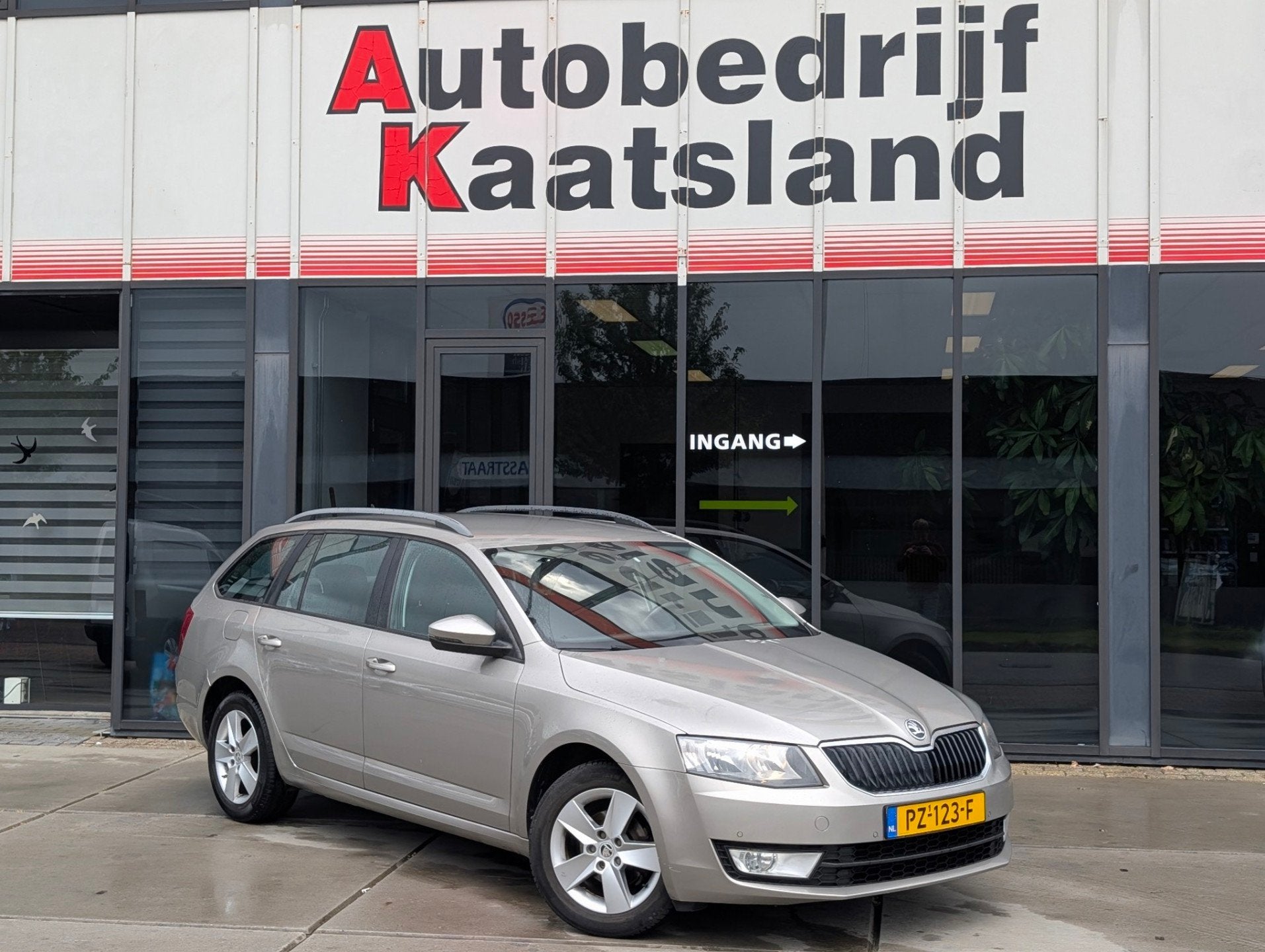 Skoda Octavia Combi 1.6 TDI Greentech Elegance - Clima - Cru, Auto's, Skoda, Voorwielaandrijving, Euro 5, Stof, Gebruikt