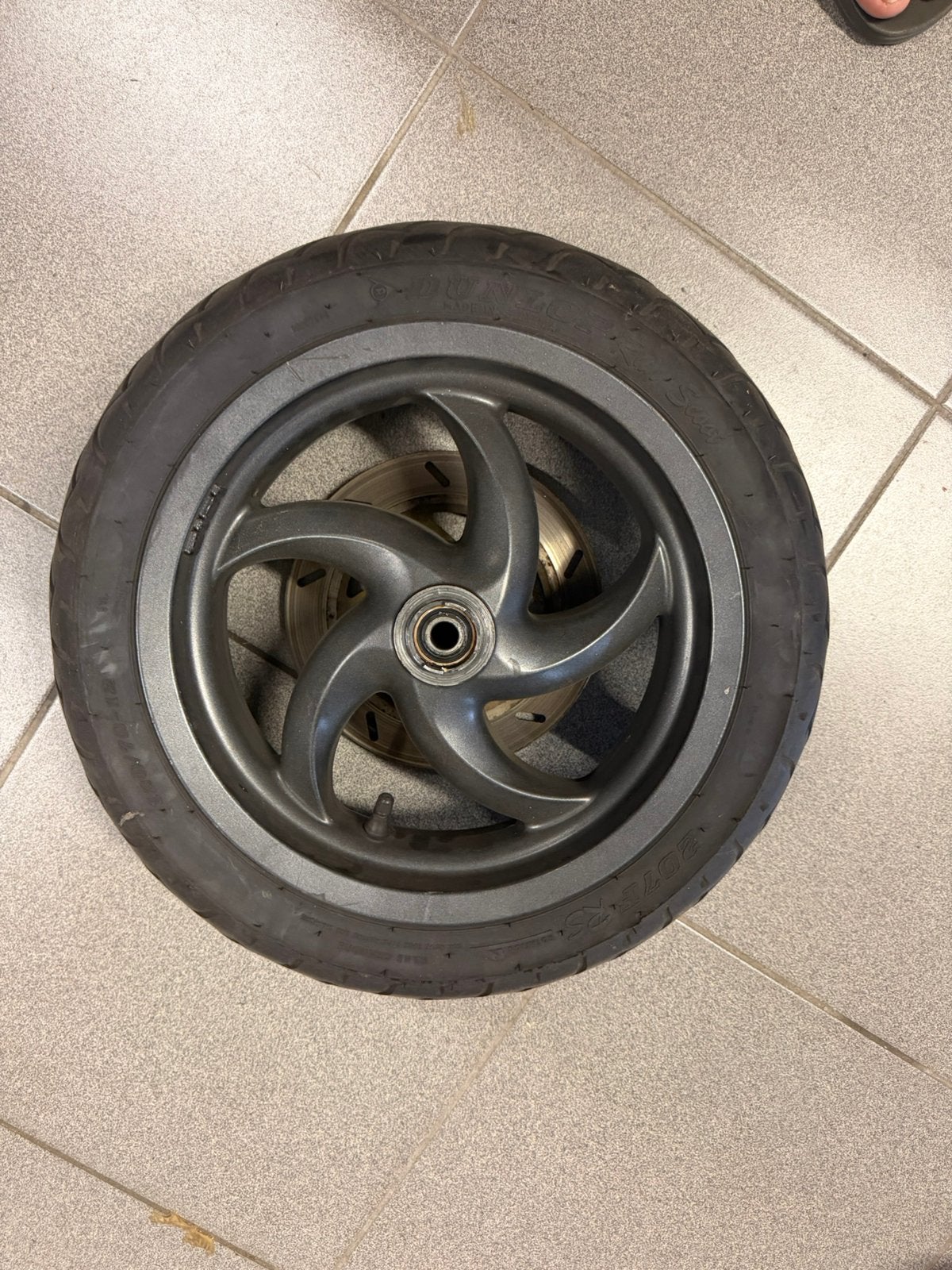 Gilera runner 125/180cc voorvelg met band nette staat, Ophalen of Verzenden