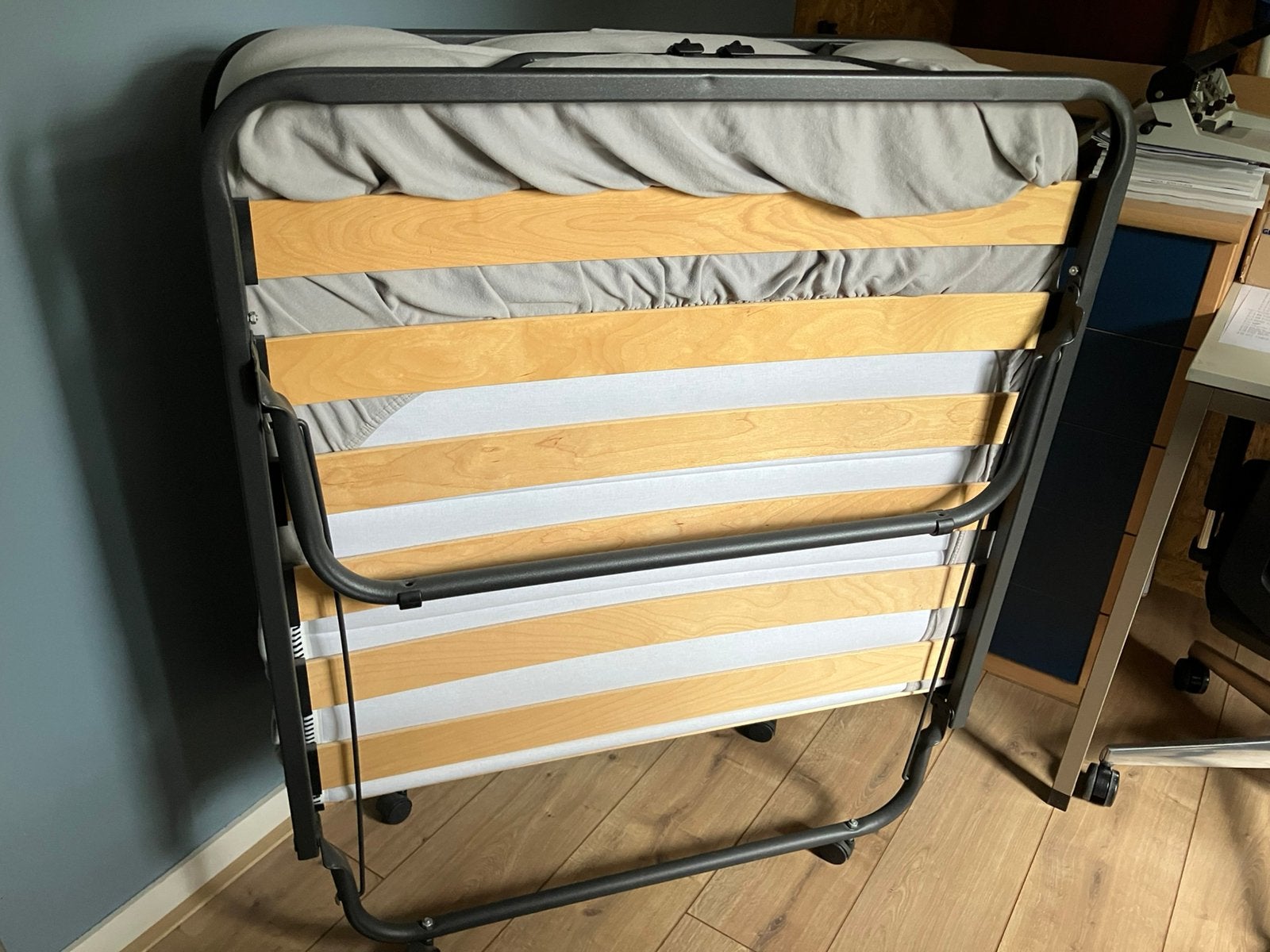 Logeerbed, 90 cm, Eenpersoons, Ophalen of Verzenden, Zo goed als nieuw