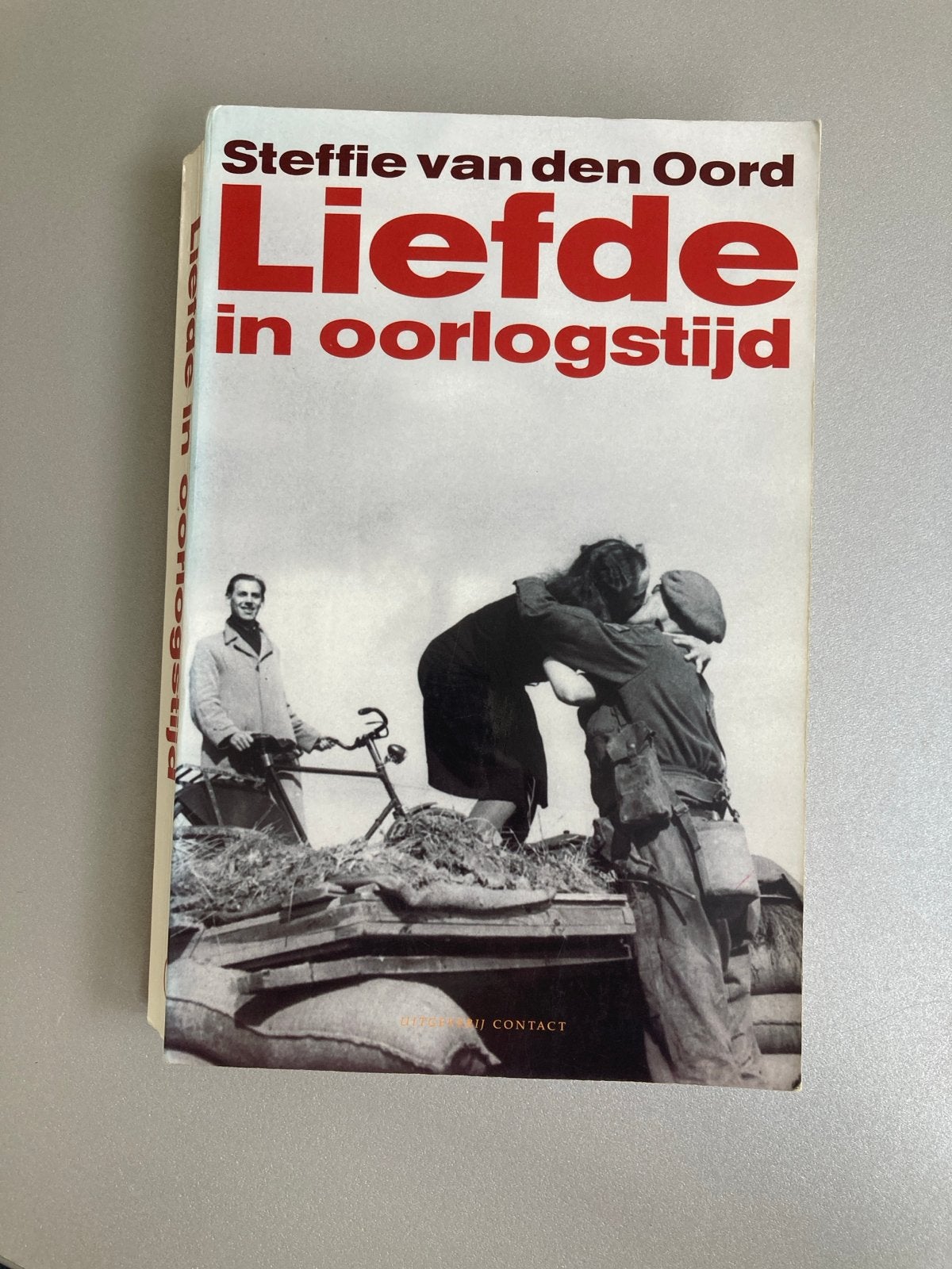 Liefde in Oorlogstijd - Steffie van den Oord, Ophalen of Verzenden, Zo goed als nieuw, Nederland