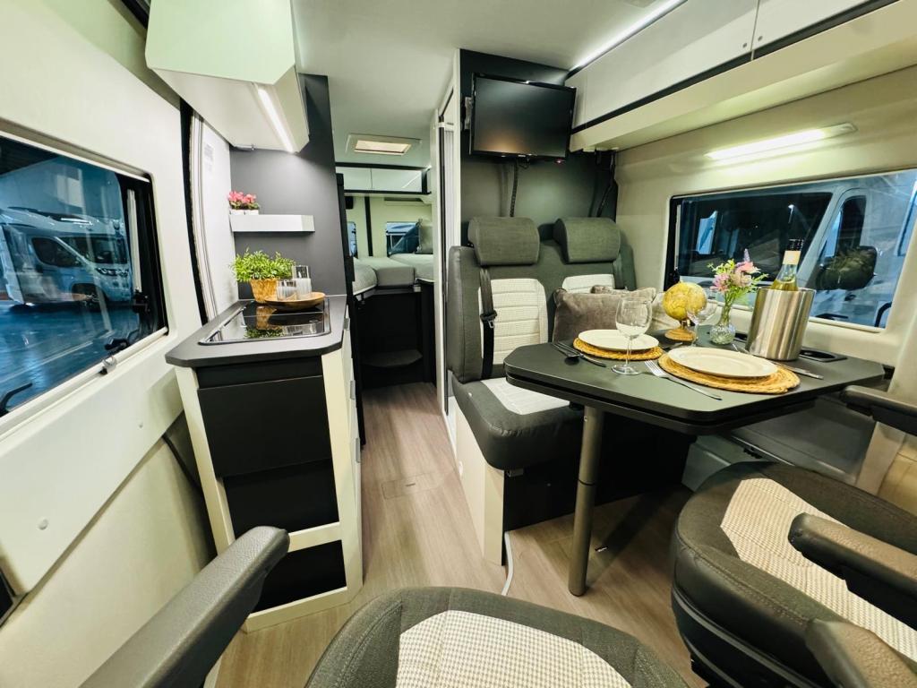 Adria Supreme 640 SLB Automaat Enkele bedden 2019, Caravans en Kamperen, Campers, Automaat, Fiat, Bedrijf, Diesel