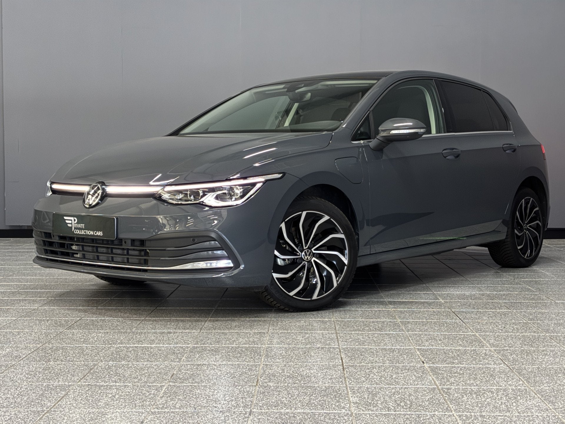 Volkswagen Golf 1.4 eHybrid Pano|Carplay|Camera|204pk, Zwart, 4 cilinders, Nieuw, Zilver of Grijs