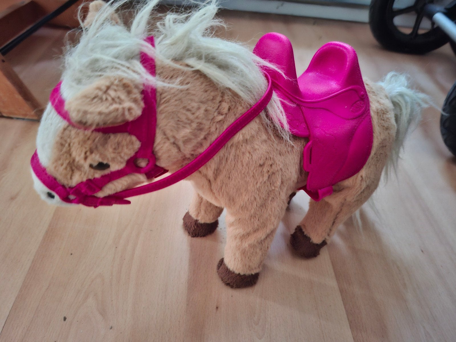 gratis Schattig speelgoedpaardje met roze zadel en hoofdstel, Ophalen, Meisje