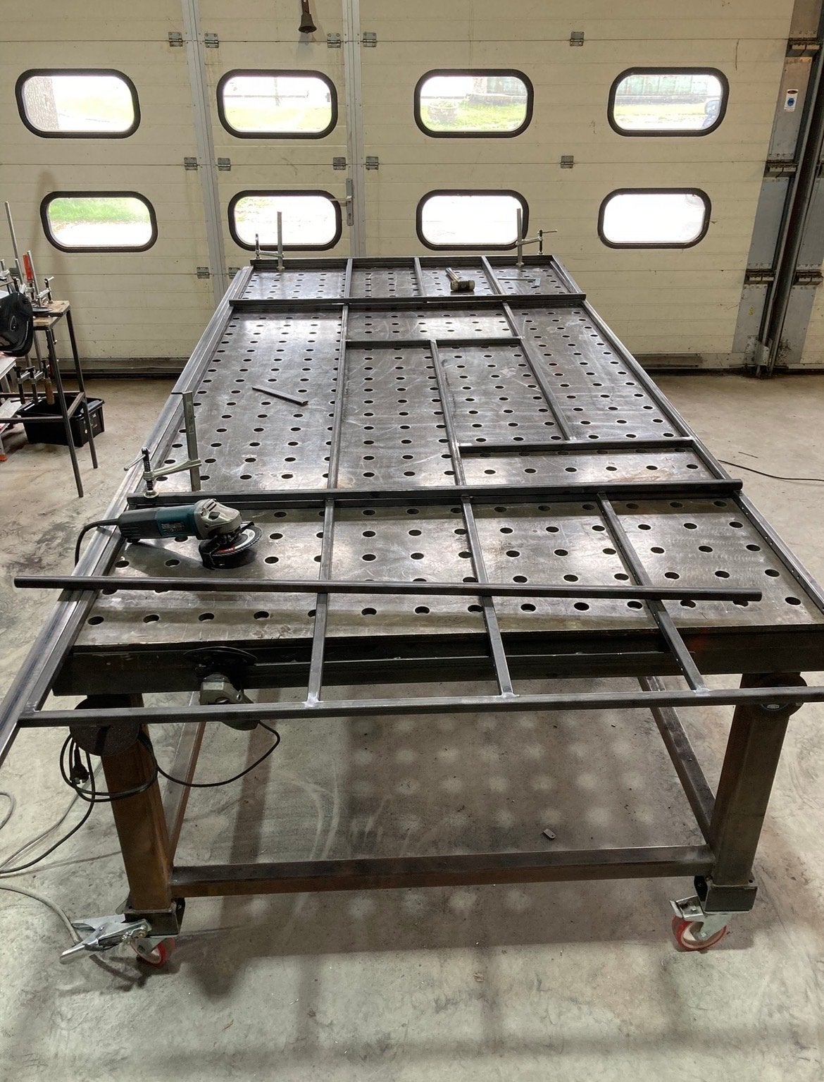 Lastafel 3x1,5 meter op wielen met 28mm gaten, Ophalen, Gebruikt, 170 cm of meer