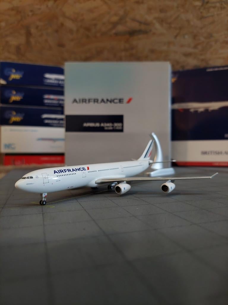 Airbus a340-300 Airfrance Hogan, Ophalen of Verzenden, Schaalmodel
