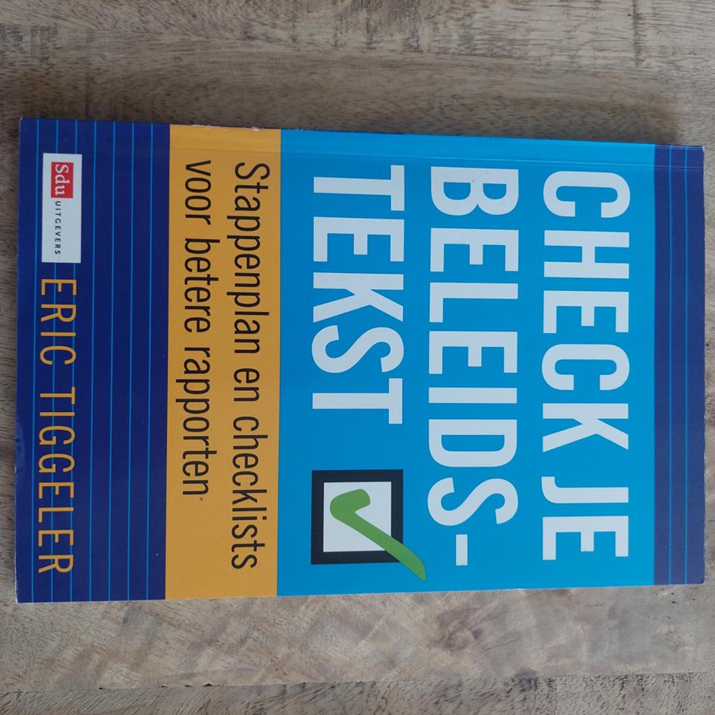 E. Tiggelaar - Check je beleidstekst, Ophalen of Verzenden, Zo goed als nieuw, E. Tiggelaar