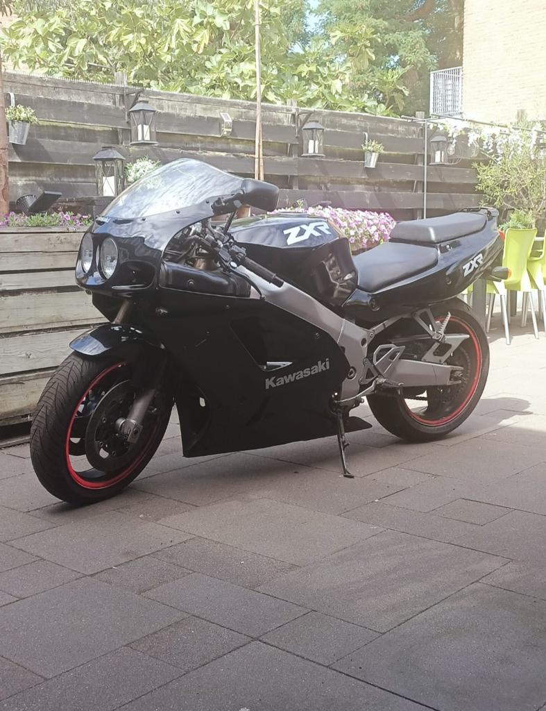 Kawasaki zxr750, Particulier
