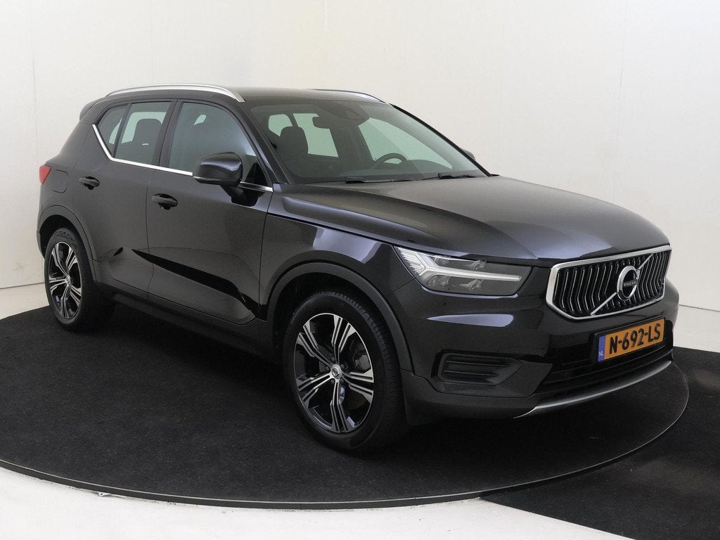 Volvo XC40 1.5 T5 Recharge Inscription Expression | achterop, Auto's, Volvo, Stof, Euro 6, Zwart, Hybride Elektrisch/Benzine