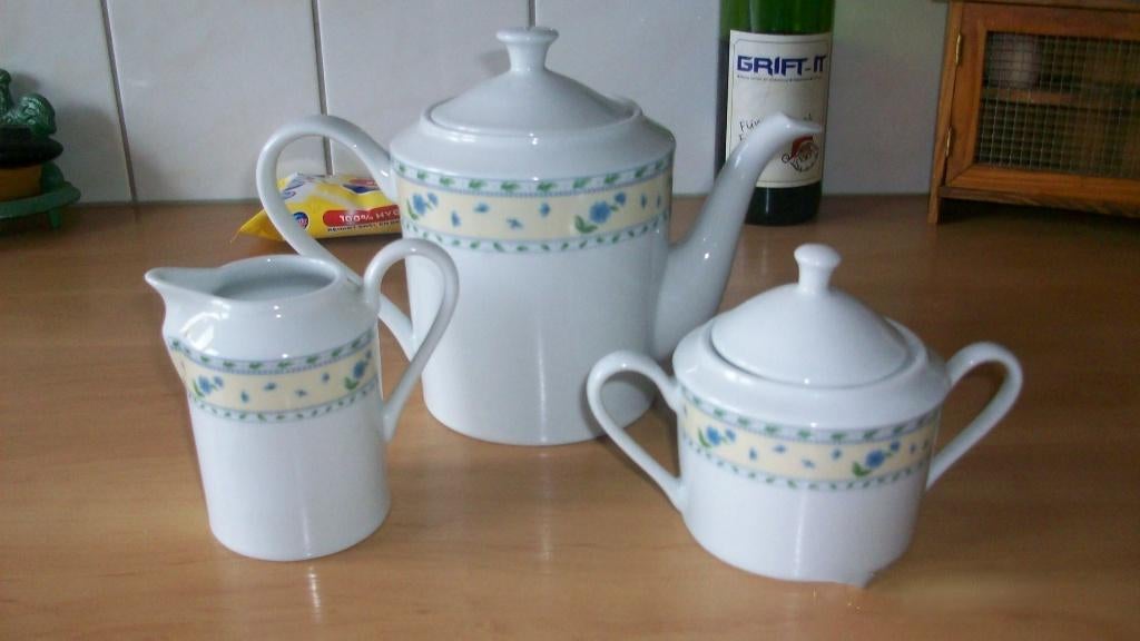 Leuk thee / of koffieservies, Huis en Inrichting, Keuken | Servies, Ophalen of Verzenden, Zo goed als nieuw, Overige stijlen, Aardewerk