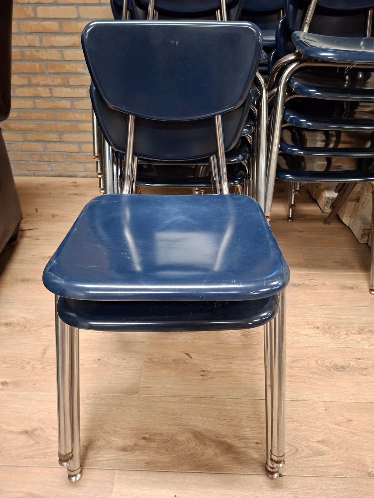 Stapelbare retro schoolstoelen, blauw met metalen frame, Huis en Inrichting, Stoelen, Ophalen, Gebruikt, Blauw, School, Vintage, Functioneel