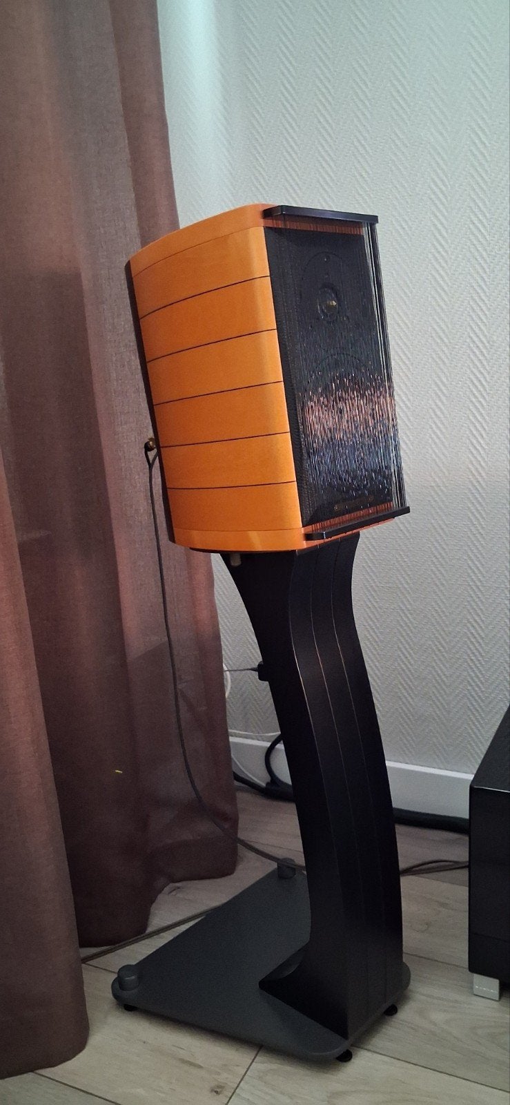 Sonus Faber Cremona Auditors met stands en fronts