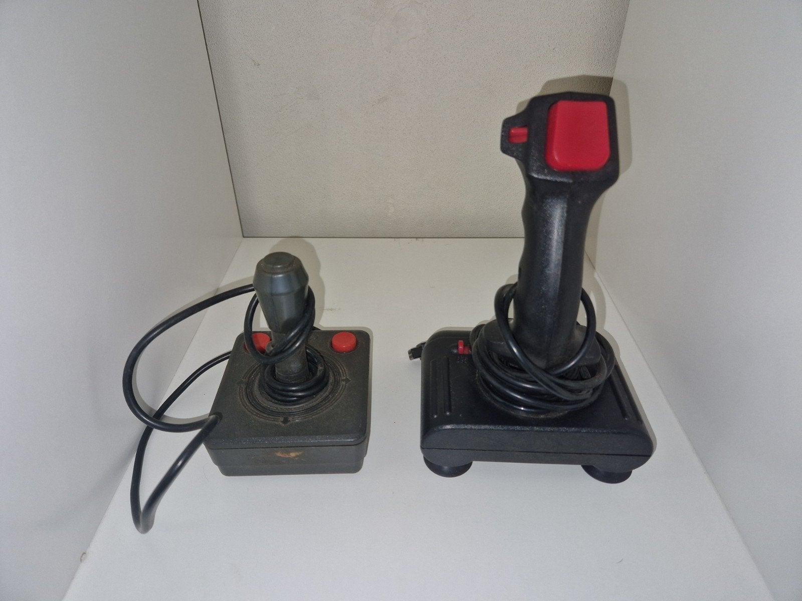 Quickjoy en Philips Joystick tbv Atari/ Commodore, Ophalen of Verzenden