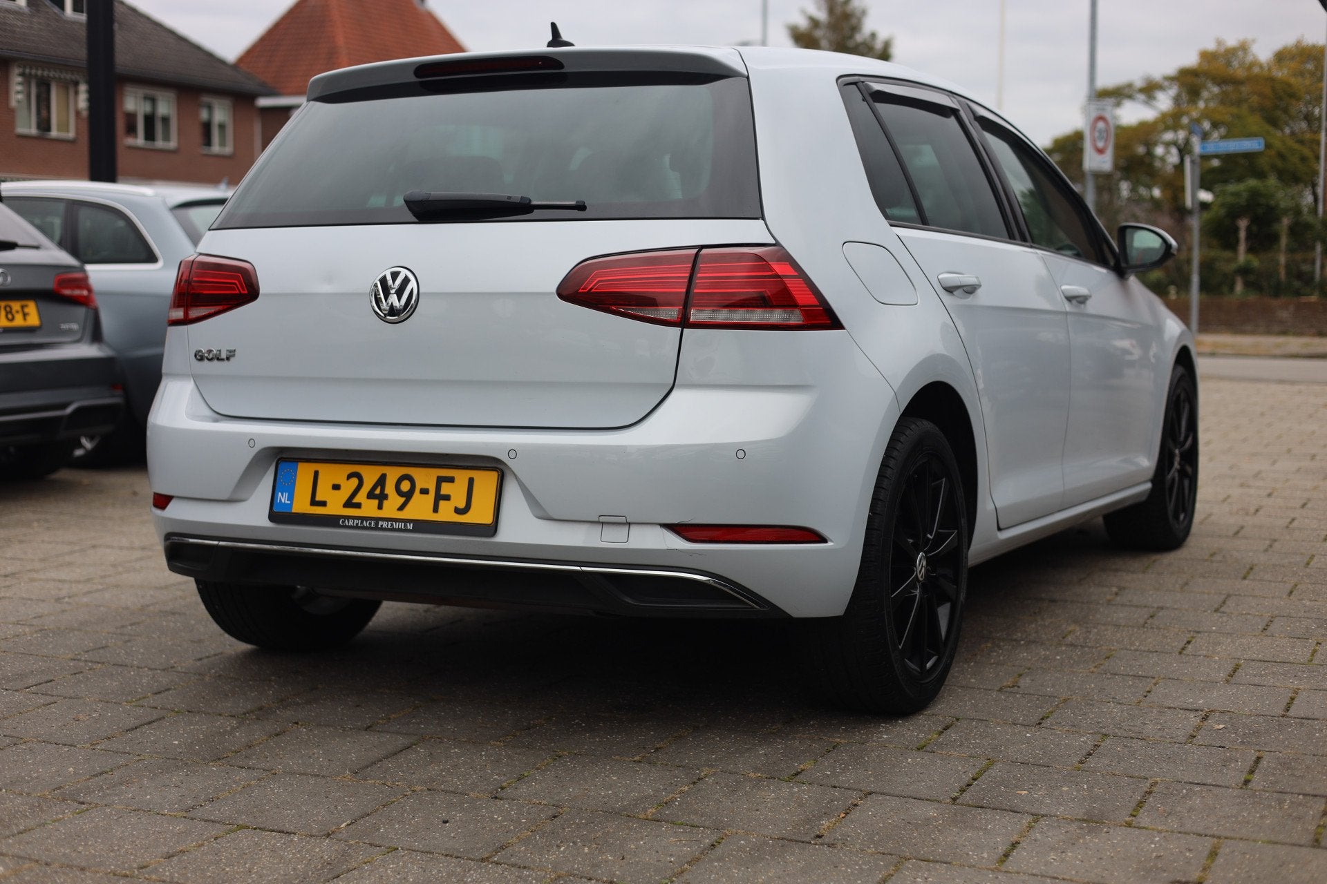 Volkswagen Golf 1.0 TSI COMFORTLINE | NAVI | CARPLAY | TREKH, Auto's, Stof, Wit, Bedrijf, Handgeschakeld