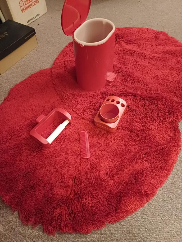 Brabantia pedaalemmer en badkameraccessoires rood, Kunststof, Gebruikt, Met pedaal, 50 tot 75 cm