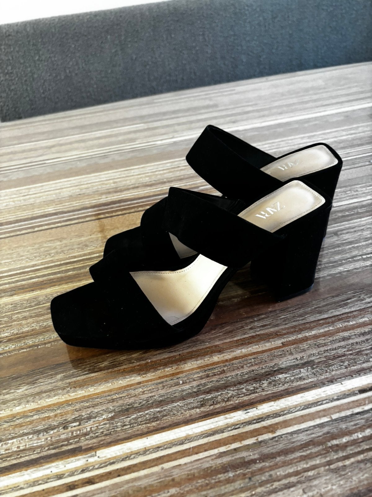 Mooie, suède sandalen van Zara maat 41, Zwart, Zo goed als nieuw, Sandalen of Muiltjes, Ophalen of Verzenden
