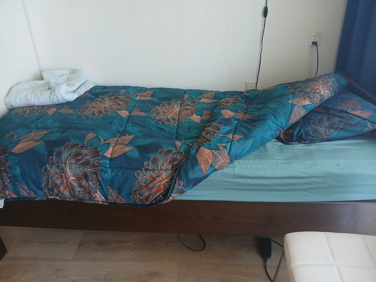 Elektrisch seniorenbed met dik matras(, zgan), Ophalen, Verstelbaar, 90 cm, Eenpersoons