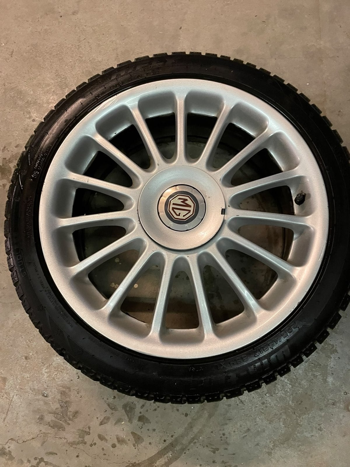 Orgibele MG Velgen met winterbanden, Auto-onderdelen, Banden en Velgen, Ophalen, Gebruikt, Banden en Velgen, 17 inch
