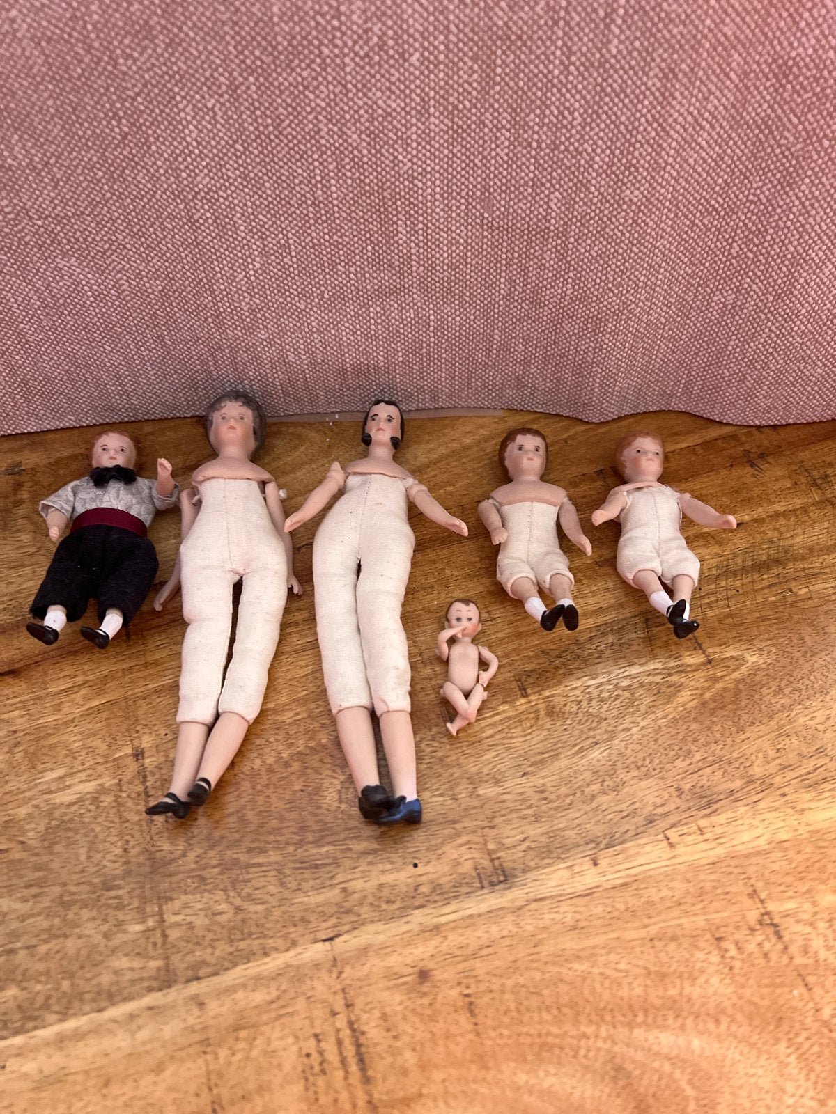 Poppenhuis set poppen 1:12 - Familie miniatuur poppen, Verzamelen, Poppenhuizen en Toebehoren, Ophalen of Verzenden, Gebruikt