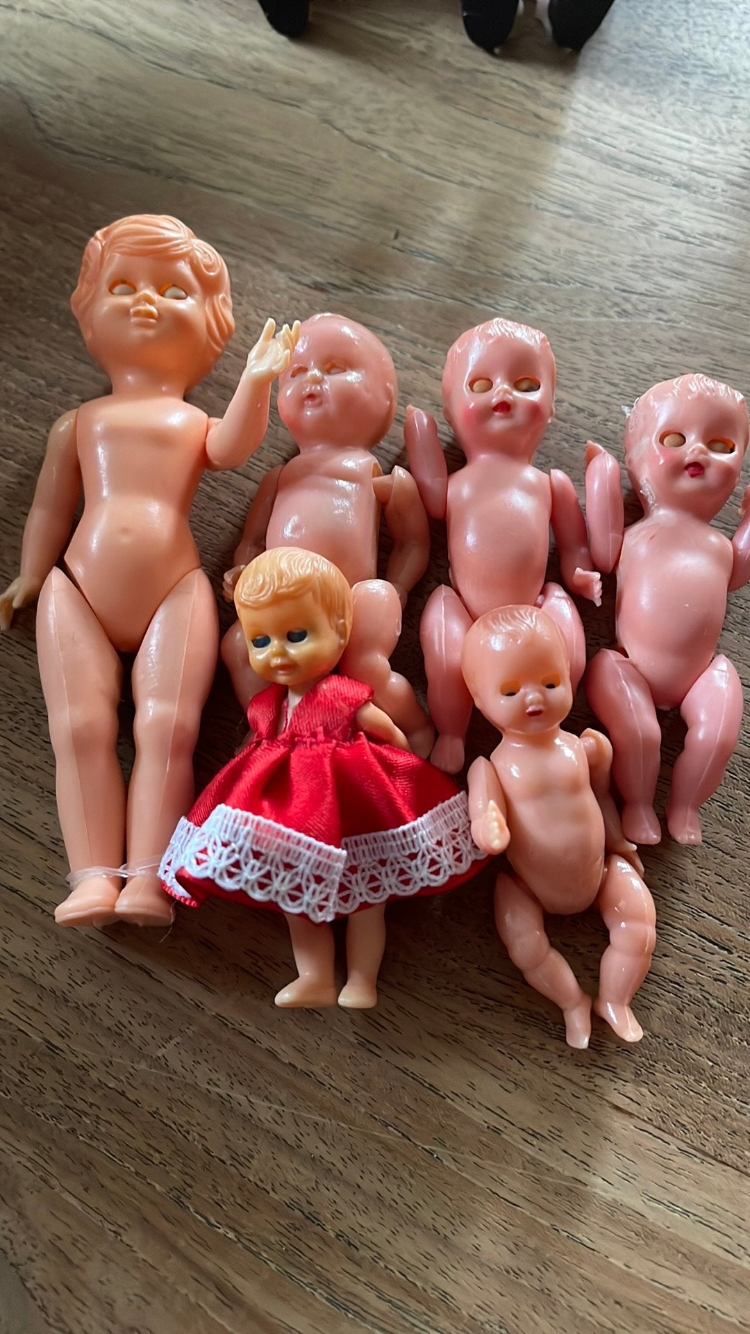 6 poppen huis  popjes met slaapoogjes, Ophalen of Verzenden, Zo goed als nieuw, Poppenhuis