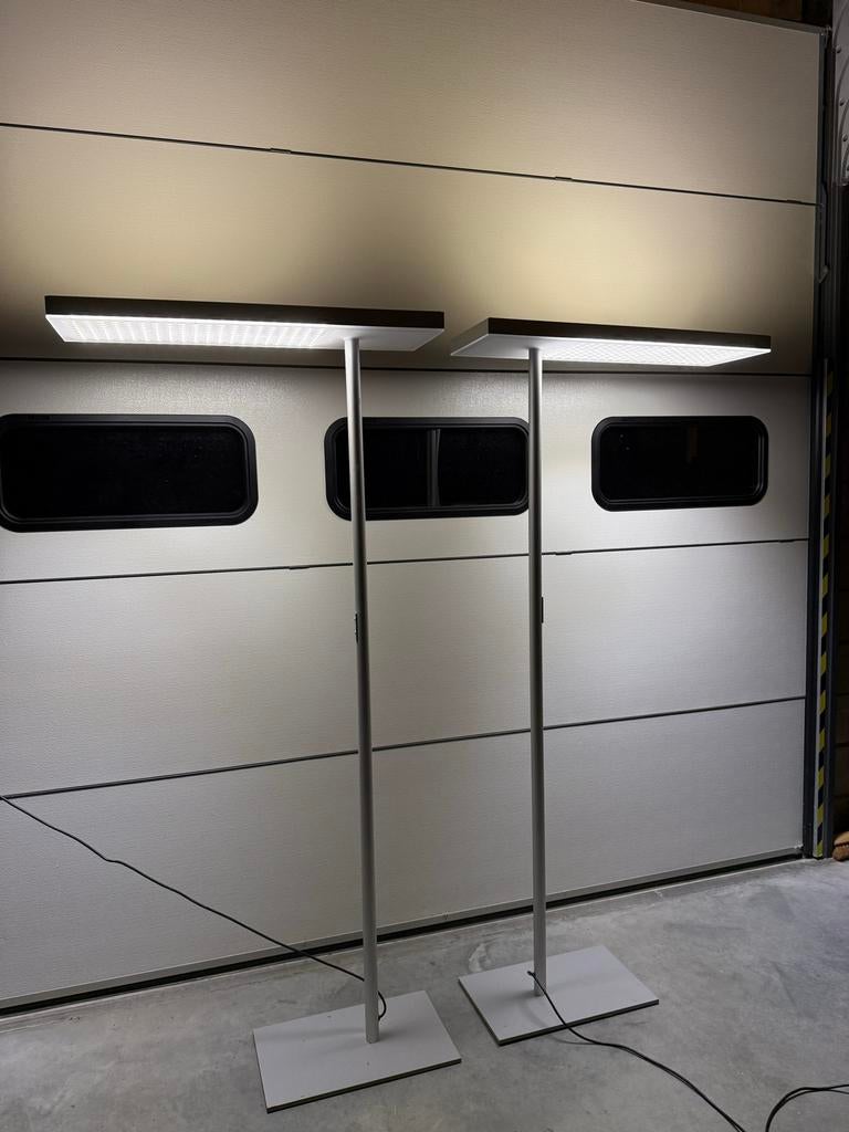 Nimbus Office Air Aluminium Staande LED Bureaulamp, Huis en Inrichting, Lampen | Vloerlampen, Ophalen, Gebruikt, Metaal, 150 tot 200 cm