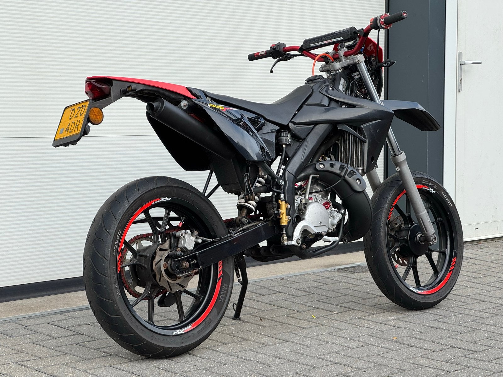 Rieju - schakelbrommer - 50CC - Supermoto - Zwart/Rood, 6 versnellingen, Gebruikt, Maximaal 45 km/u, Ijsselstein