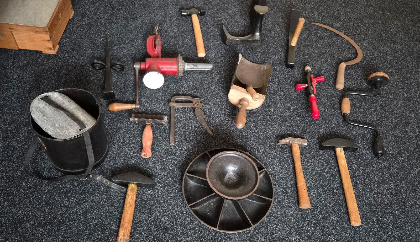 Diverse verzameling van vintage gereedschap, Ophalen