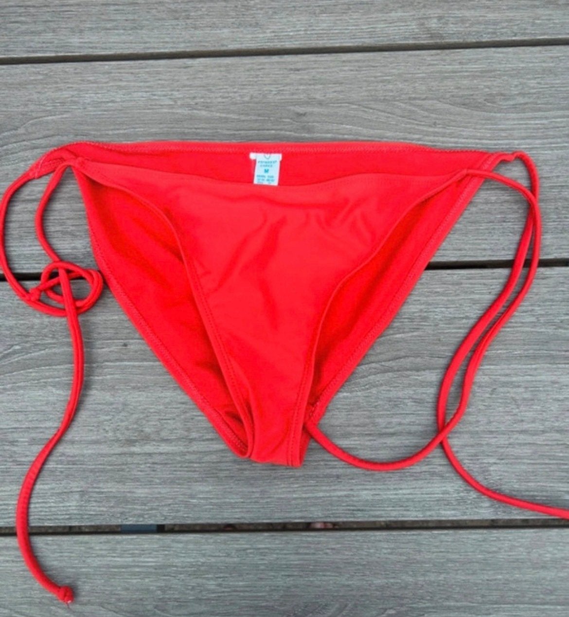 Primark rood bikinibroekje maat M, Kleding | Dames, Badmode en Zwemkleding, Ophalen of Verzenden, Zo goed als nieuw, Rood, Bikini