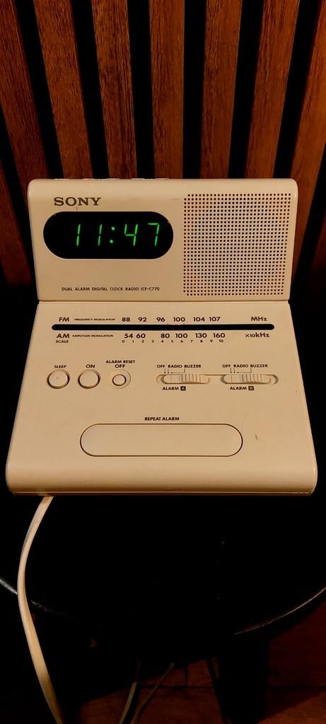 Vintage Sony ICF-C770 Wekkerradio met opklapbaar display, Ophalen of Verzenden, Zo goed als nieuw, Digitaal