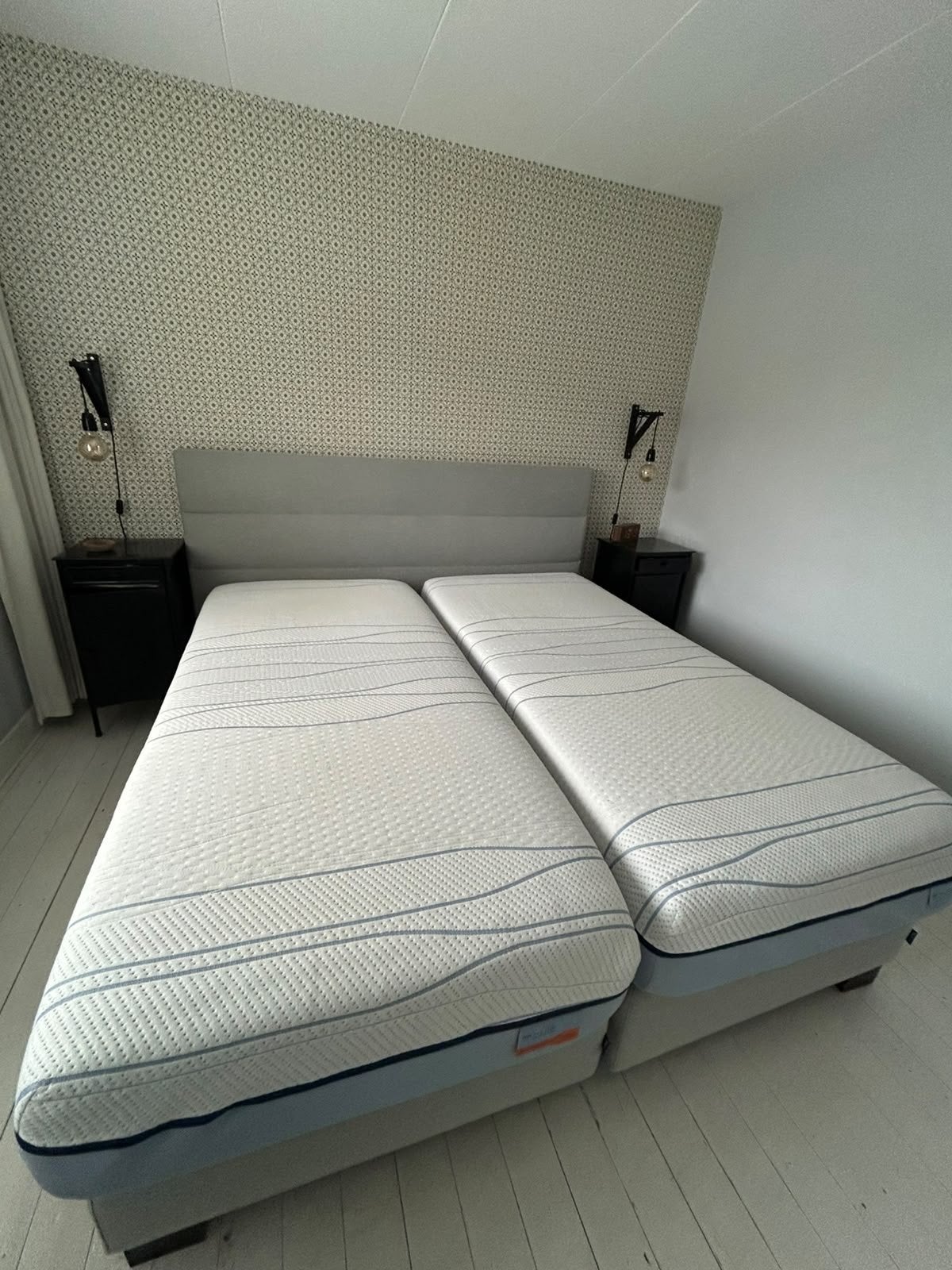 Karlsson boxspring met 2 M-Line matrassen, Huis en Inrichting, Ophalen, Tweepersoons, Zo goed als nieuw, 180 cm