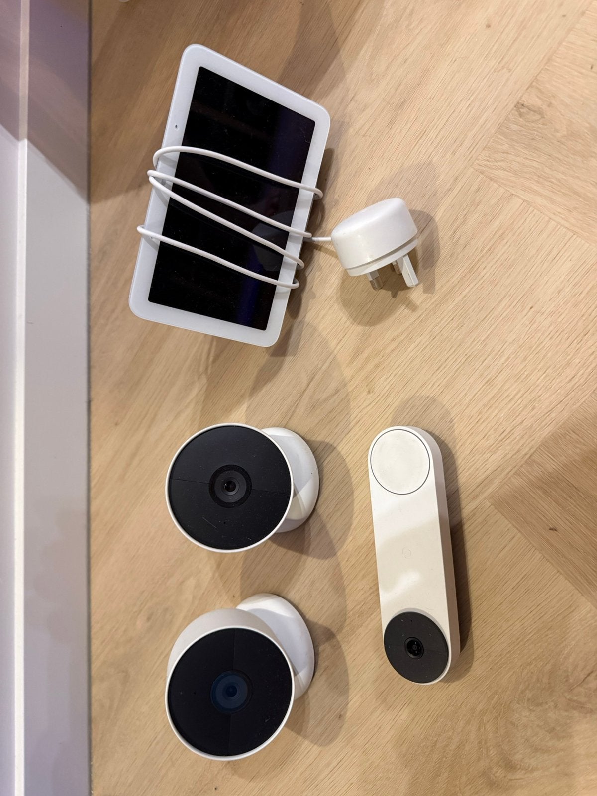 Google Nest set: 2x Nest Cam, Nest Doorbell + Nest Hub, Ophalen, Zo goed als nieuw