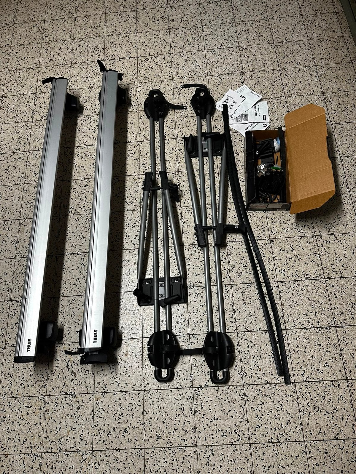 Thule dakdragers + 2 fietsendragers, Auto diversen, Fietsendragers, Ophalen, Zo goed als nieuw, Dakdrager