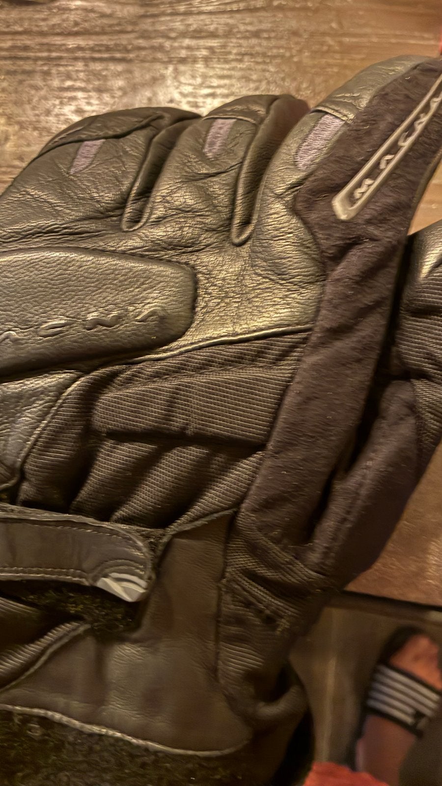 Lederen motorhandschoenen - Linkse paar is maat L, Rechts M, Motoren, Kleding | Motorkleding, Ophalen of Verzenden, Tweedehands