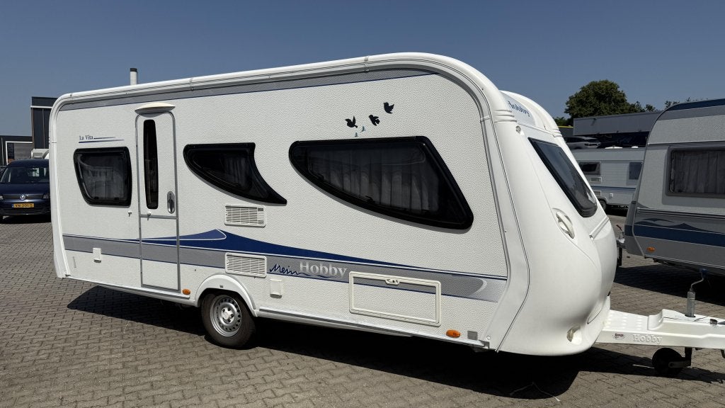 Hobby La Vita Bionda 495 UL bouwjaar 2009 met voortent, Caravans en Kamperen, Caravans, Schokbreker, Rondzit, Hobby, Bedrijf