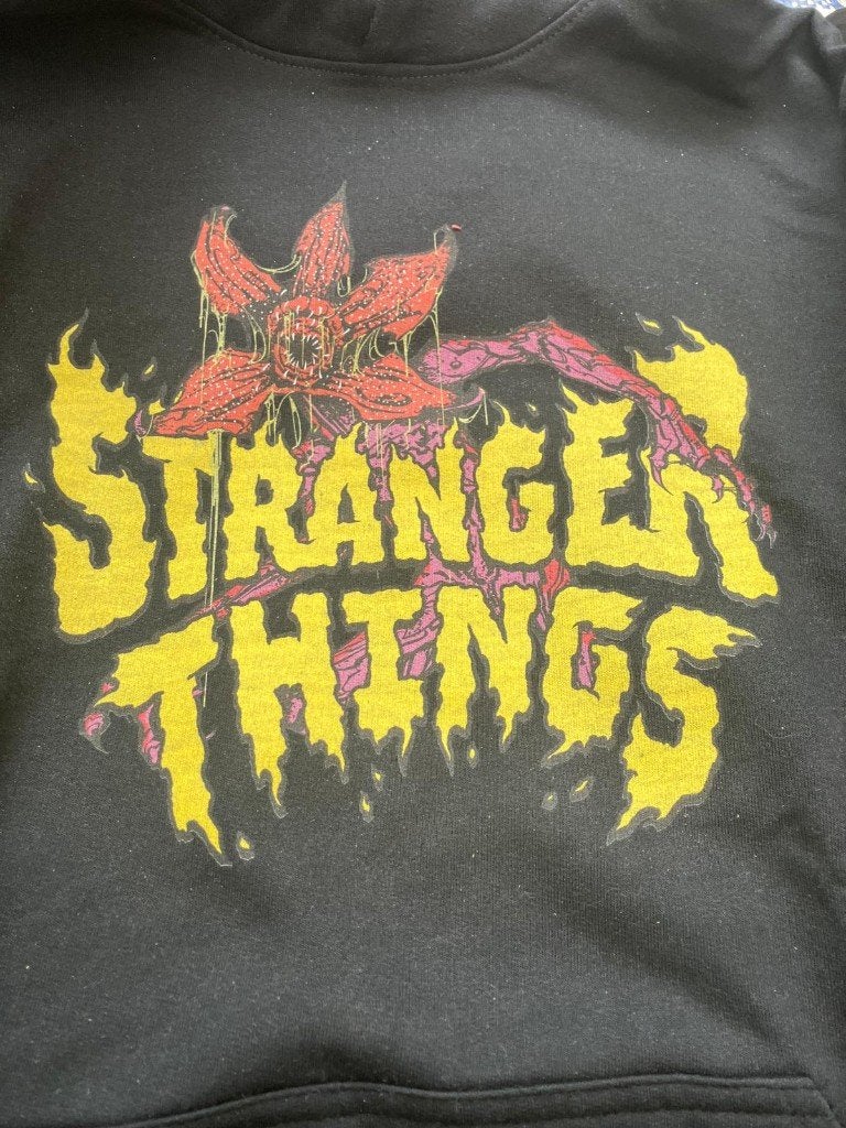 Stranger Things hoodie maat L, Maat 52/54 (L), Heroes inc, Zwart, Nieuw