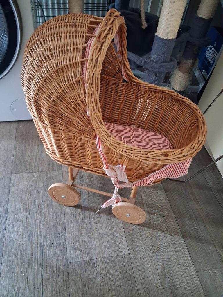 Ouderwetse speelkinderwagen, Ophalen, Babypop