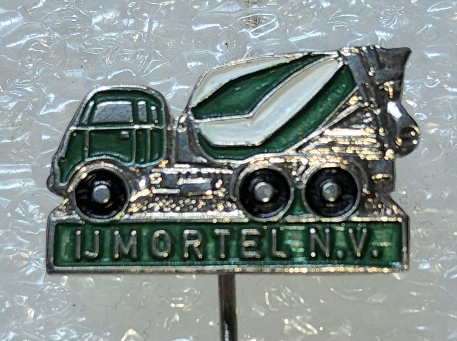 Vintage Speldje IJmortel N.V. Betonmixer Vrachtwagen, Ophalen of Verzenden, Gebruikt, Overige onderwerpen, Speldje of Pin