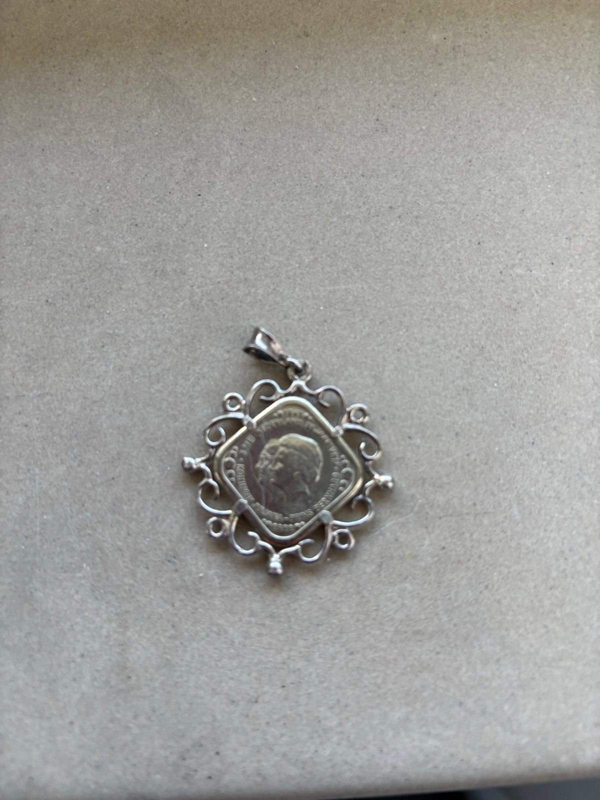 Zilveren hanger met juliana en bernhard, 5 cent munt, Ophalen of Verzenden, Gebruikt, Zilver, Overige voorstellingen
