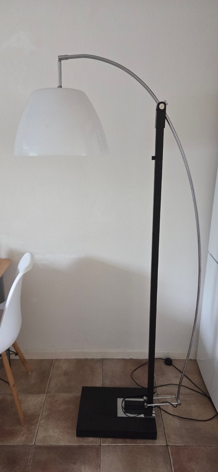 Moderne booglamp met witte kap, Ophalen, Gebruikt, E27 (groot), Modern