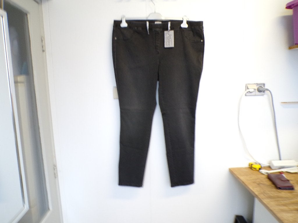 Antraciet jeans Adelina, elast. taille maat 52 nieuw!, Kleding | Dames, Zwart, Nieuw, Ophalen of Verzenden, Adelina