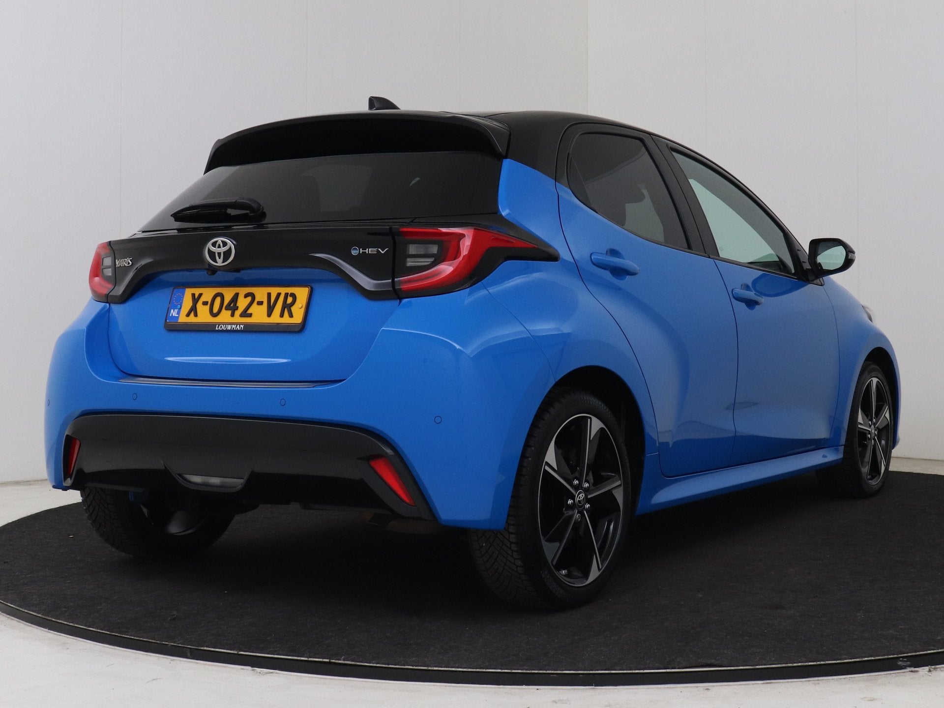 Toyota Yaris 1.5 Hybrid 130 Launch Edition | NL dealeronderh, Auto's, 12 maanden, 450 kg, Gebruikt, Blauw