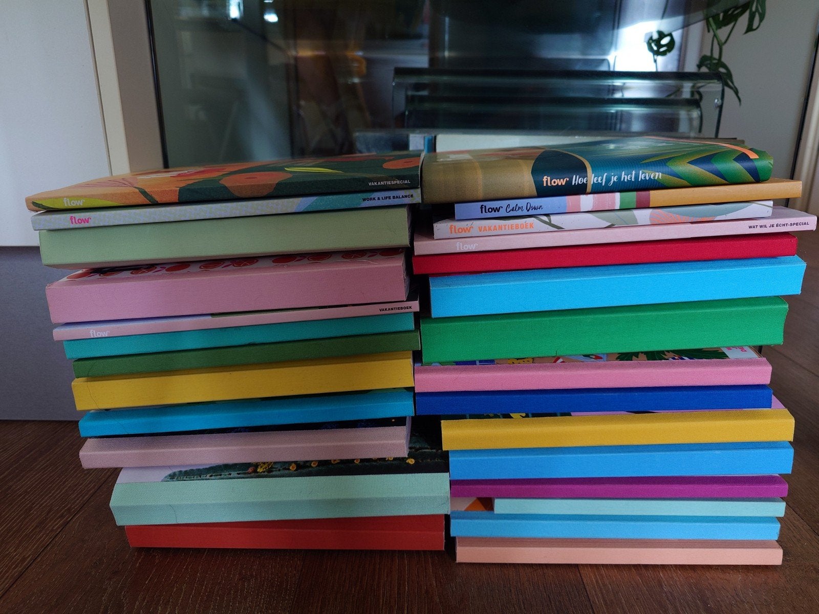 Grote stapels Flow boeken, Book for Paper Lovers & specials, Ophalen of Verzenden