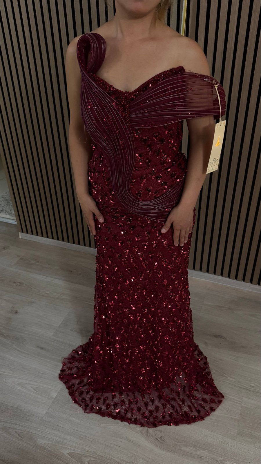 Prachtige bordeauxrode galajurk met pailletten, Kleding | Dames, Maat 38/40 (M), Galajurk, Nieuw, Ophalen of Verzenden