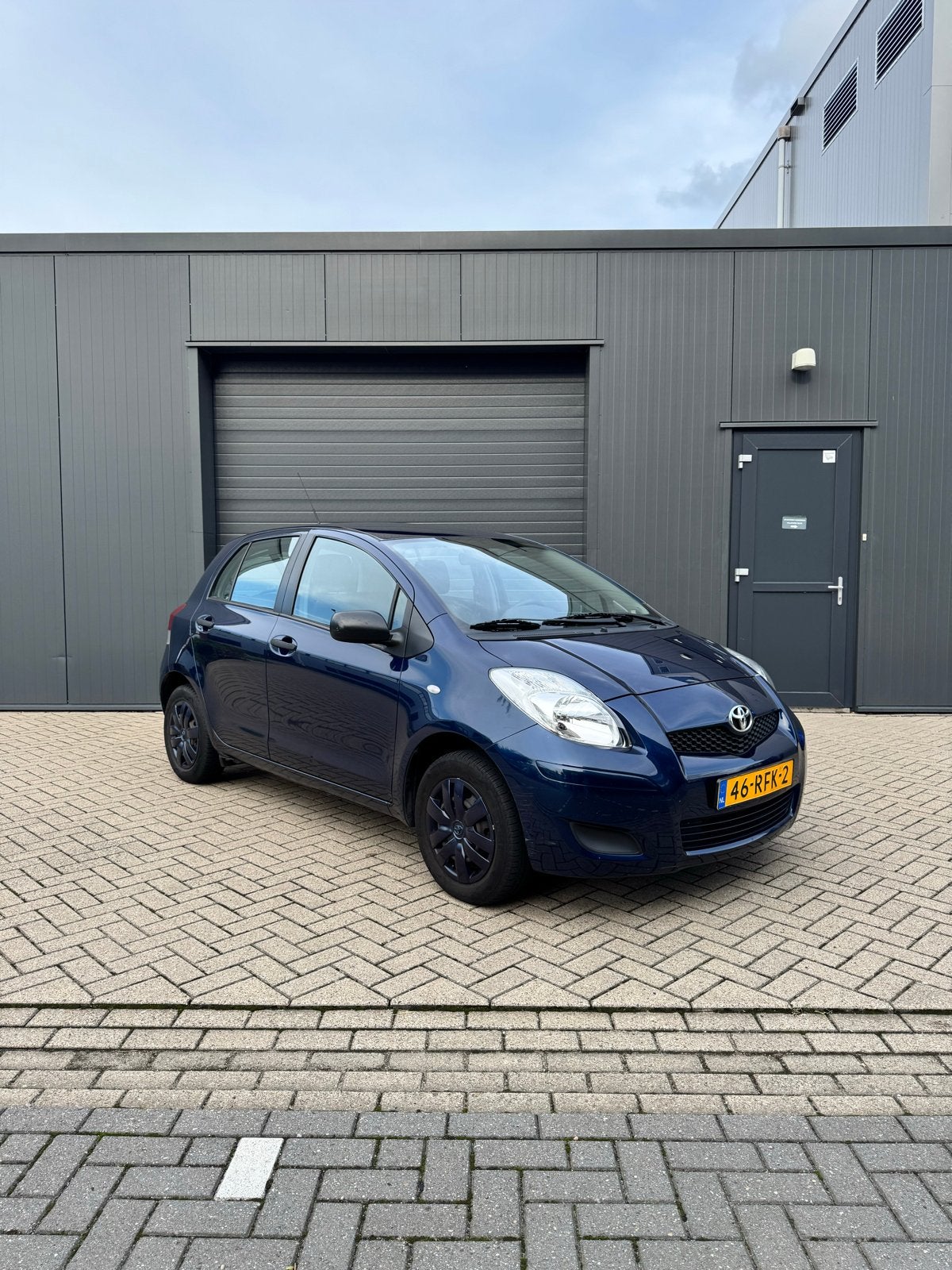 Toyota Yaris 1.0 12V Vvt-i 5DR Terra 2011 Blauw, Auto's, Toyota, Voorwielaandrijving, 40 €/maand, 750 kg, Blauw