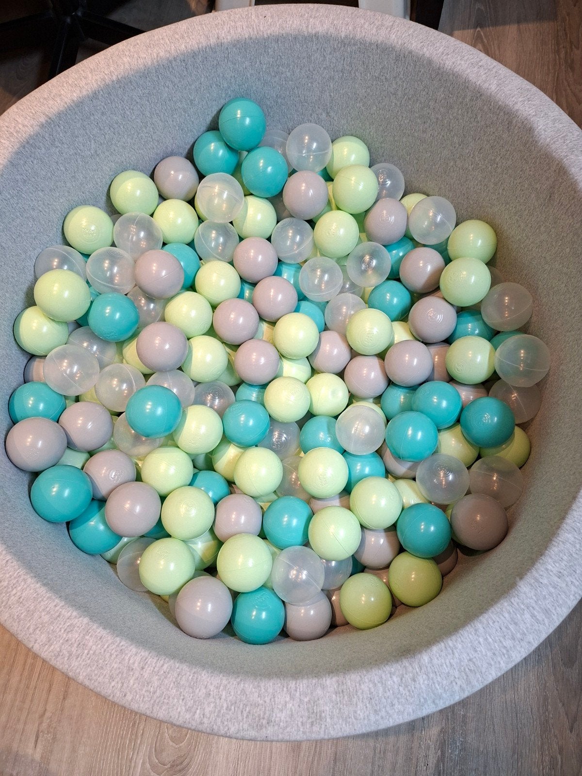 Mooie onbeschadigde ballenbak met 200 ballen, Kinderen en Baby's, Ophalen, Zo goed als nieuw, Jongen of Meisje