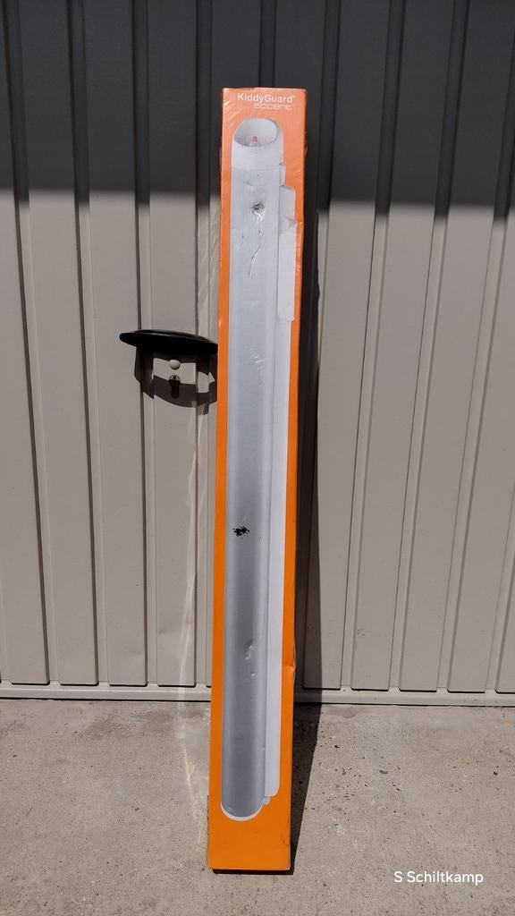 KiddyGuard Accent uittrekbaar traphekje - Nieuw!, Kinderen en Baby's, Traphekjes, Nieuw, Oprolhekje, Overige materialen, 115 cm of meer